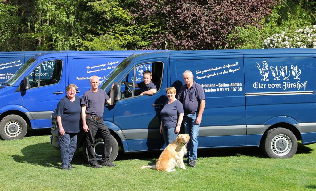 Familie Bostelmann mit Lieferwagen